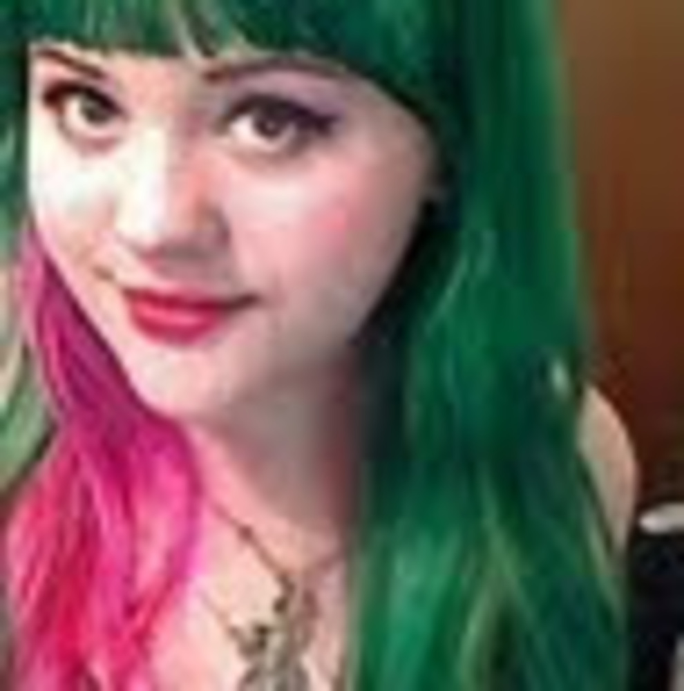 Meet your Posher, Caitlin